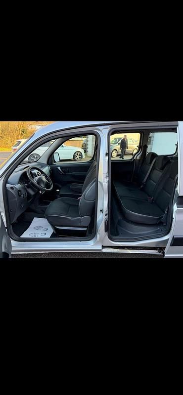 Gebraucht Peugeot Partner 110 PS (80 kW) 2004 Grau Van / Kleinbus