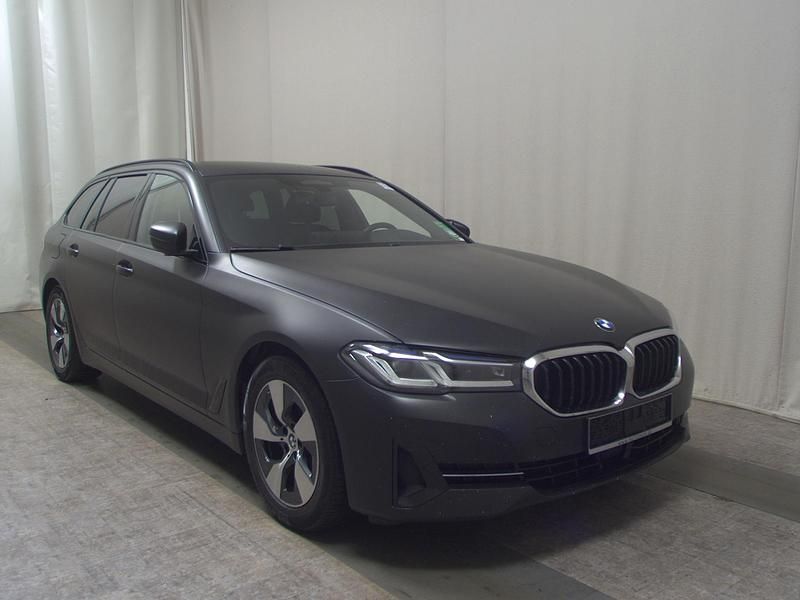 Gebraucht BMW 520 Performance 190 PS (139 kW) 2022 Weiss Kombi