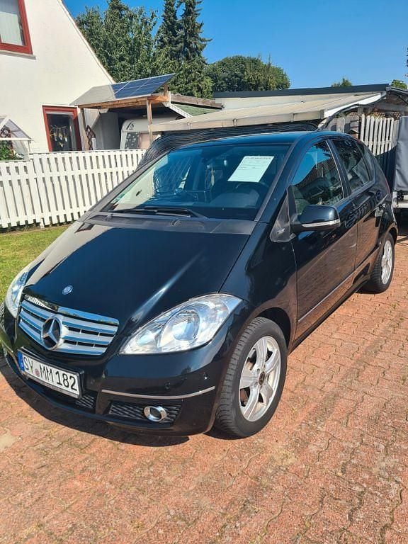 Schwarz Gebraucht 2011 Mercedes A180 Avantgarde Van / Kleinbus | 6.900 € (Etwas zu teuer) - Bild 1/4