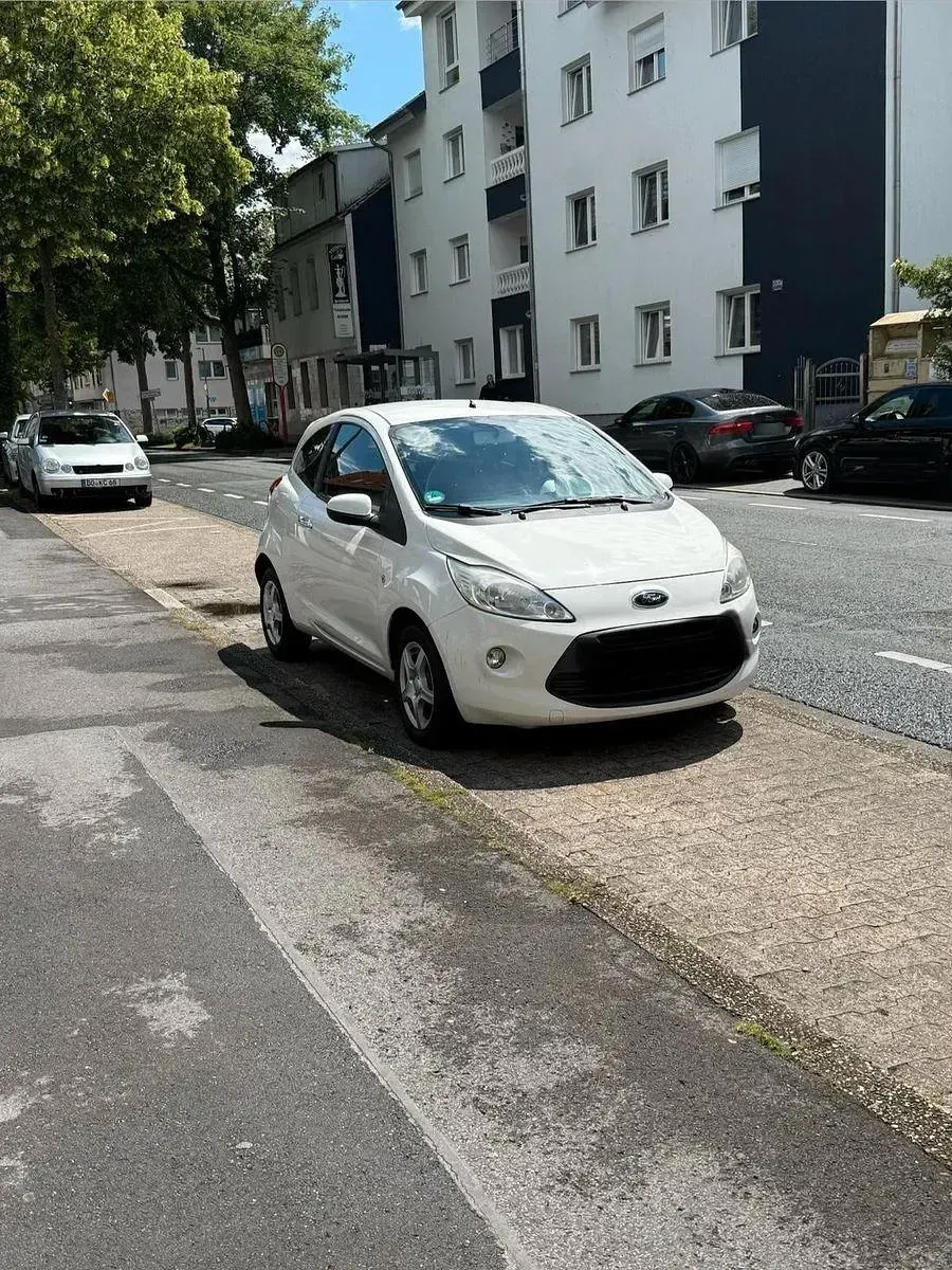 Gebraucht Ford Ka Titanium 69 PS (50 kW) 2012 Weiß Kleinwagen