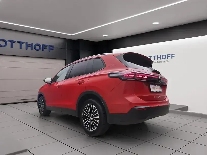 Gebraucht VW Tiguan Goal 150 PS (110 kW) 2025 Rot SUV