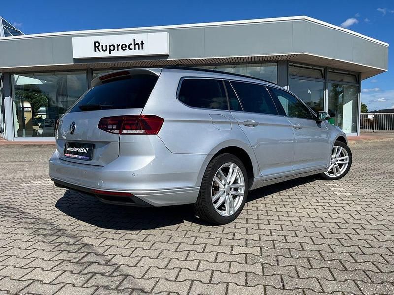 Gebraucht VW Passat Business 150 PS (110 kW) 2021 Silber Kombi
