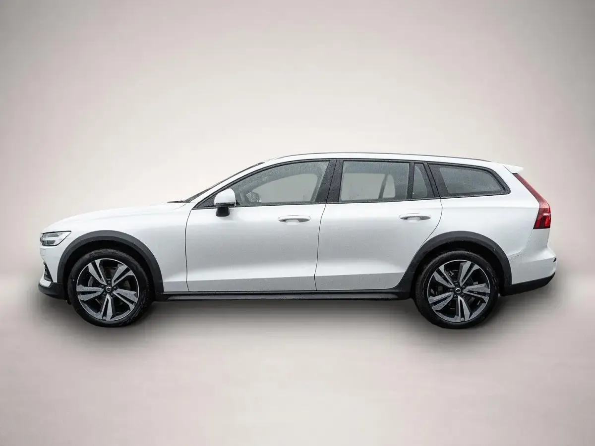 Gebraucht Volvo V60 CC Ultimate 197 PS (144 kW) 2024 Manufacturer Kombi
