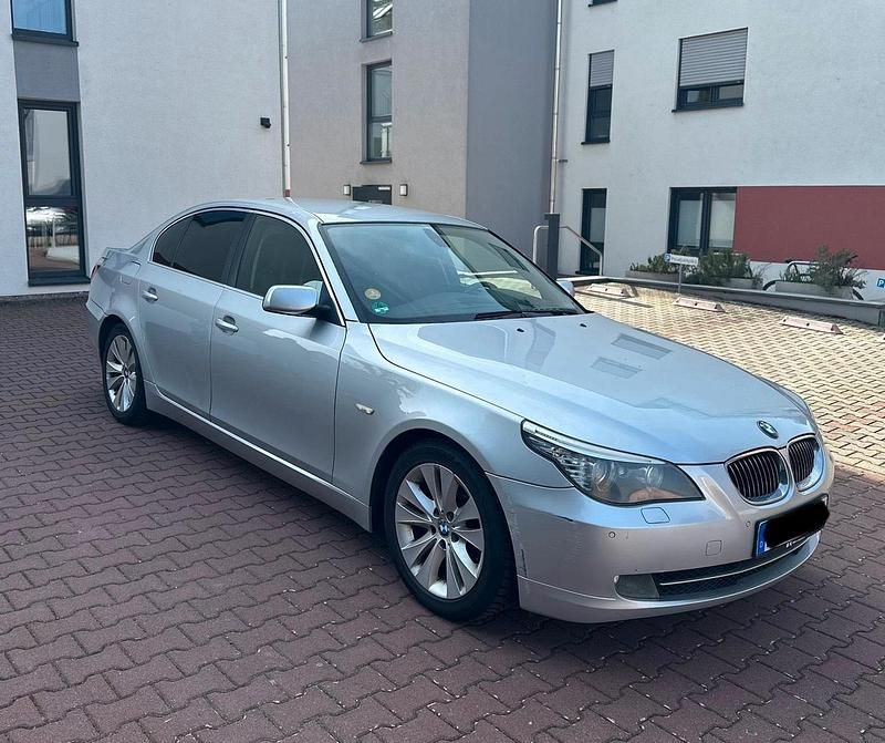 Gebraucht BMW 530 235 PS (172 kW) 2008 Silber Limousine