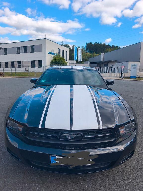Schwarz Gebraucht 2010 Ford Mustang Coupé | 17.000 € (Teuer) - Bild 1/4
