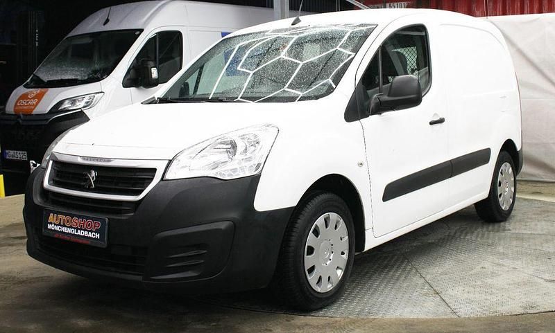 Weiß Gebraucht 2016 Peugeot Partner Comfort plus Van / Kleinbus | 5.200 € (Teuer) - Bild 1/3