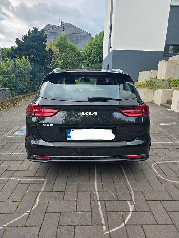 Grau Gebraucht 2021 Kia Ceed Sportswagon Vision Kombi | 17.000 € (Superpreis) - Bild 1/4
