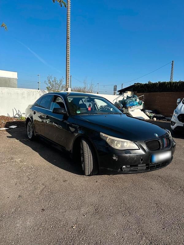 Second-hand BMW 525 177 CP (130 kW) 2004 Negru Berlinǎ