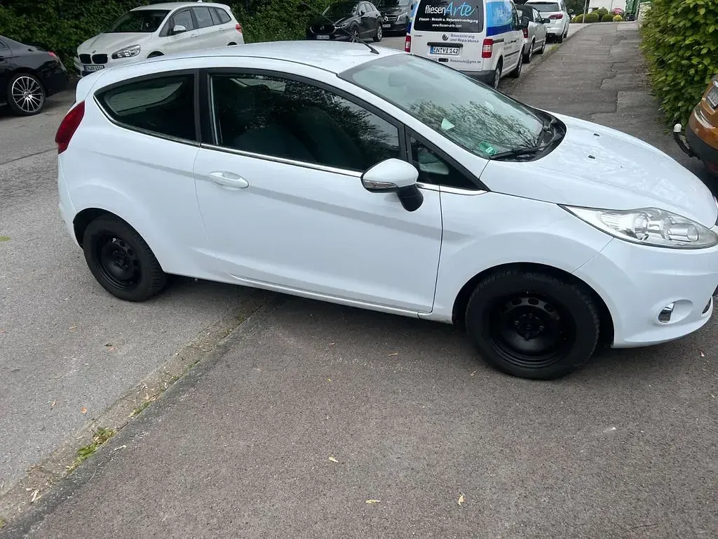 Gebraucht Ford Fiesta Ambiente 82 PS (60 kW) 2009 Weiß Limousine