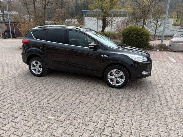 Gebraucht Ford Kuga Titanium 179 PS (131 kW) 2015 Schwarz SUV