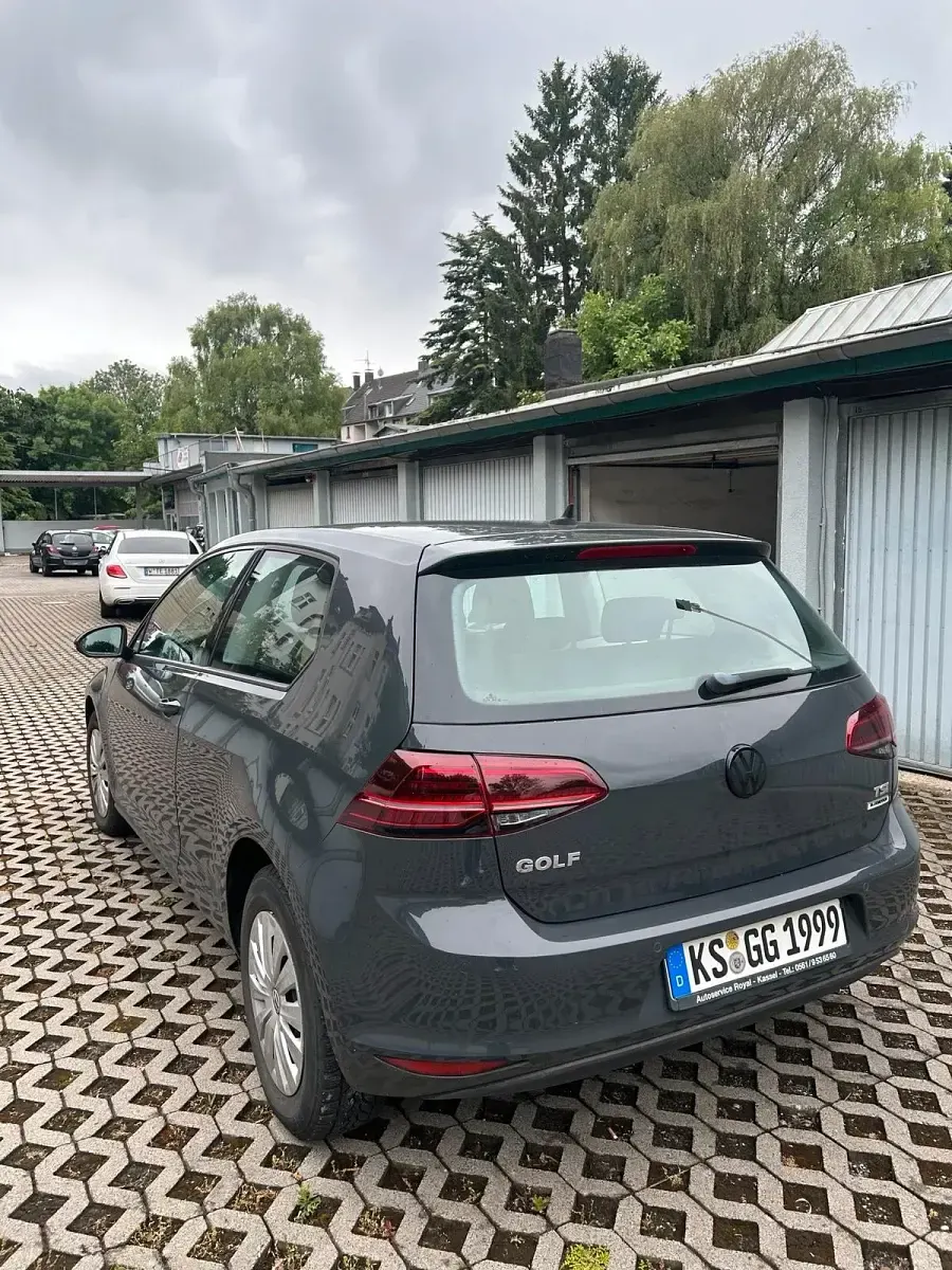Gebraucht VW Golf VII 86 PS (63 kW) 2017 Grau Kleinwagen