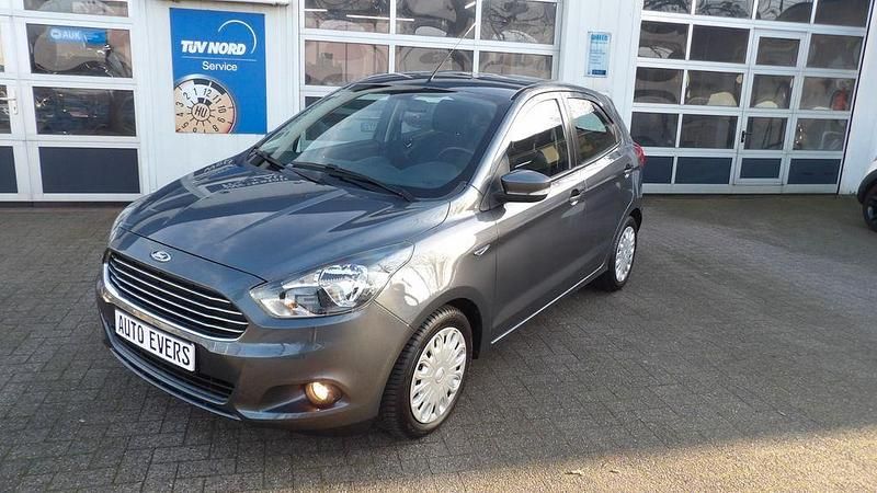Grau Gebraucht 2017 Ford Ka Plus Cool & Sound Edition Kleinwagen | 8.650 € (Etwas zu teuer) - Bild 1/4