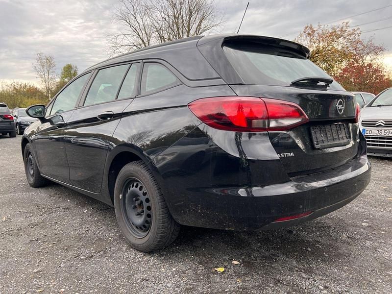 Gebraucht Opel Astra Edition 105 PS (77 kW) 2017 Schwarz metallic Kombi