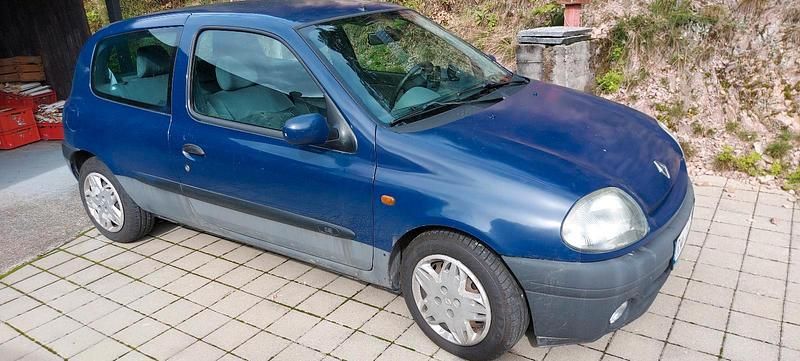 Blau Gebraucht 1999 Renault Clio II Kleinwagen | 1.999 € (Fairer Preis) - Bild 1/4