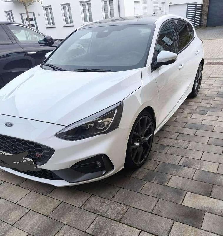 Gebraucht Ford Focus ST 280 PS (205 kW) 2021 Weiß Kleinwagen