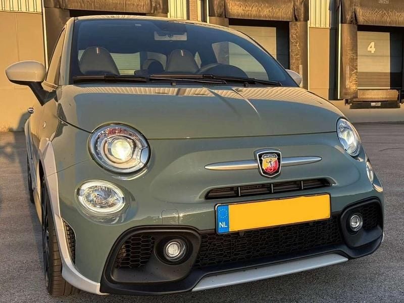 Grün Gebraucht 2020 Abarth 695 70th Anniversary Kleinwagen | 18.500 € - Bild 1/4