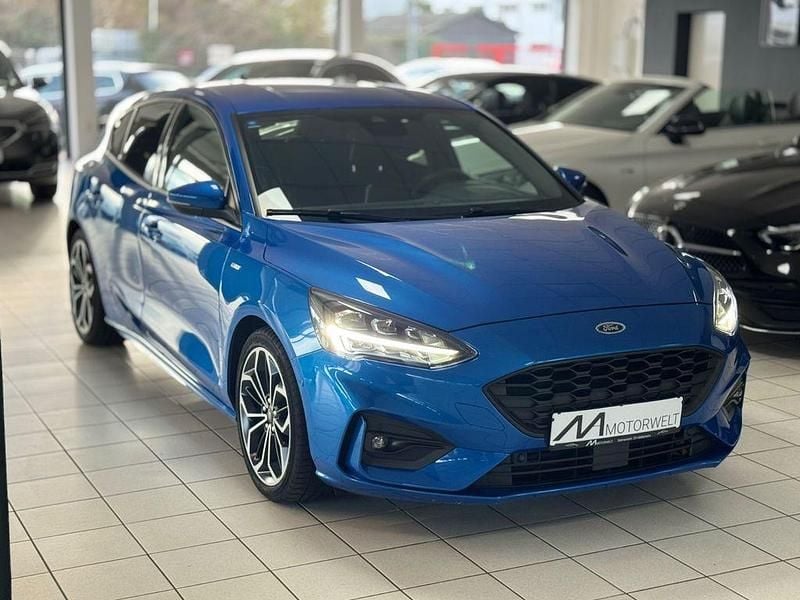 Blau Gebraucht 2019 Ford Focus ST-Line Limousine | 17.495 € (Fairer Preis) - Bild 1/4
