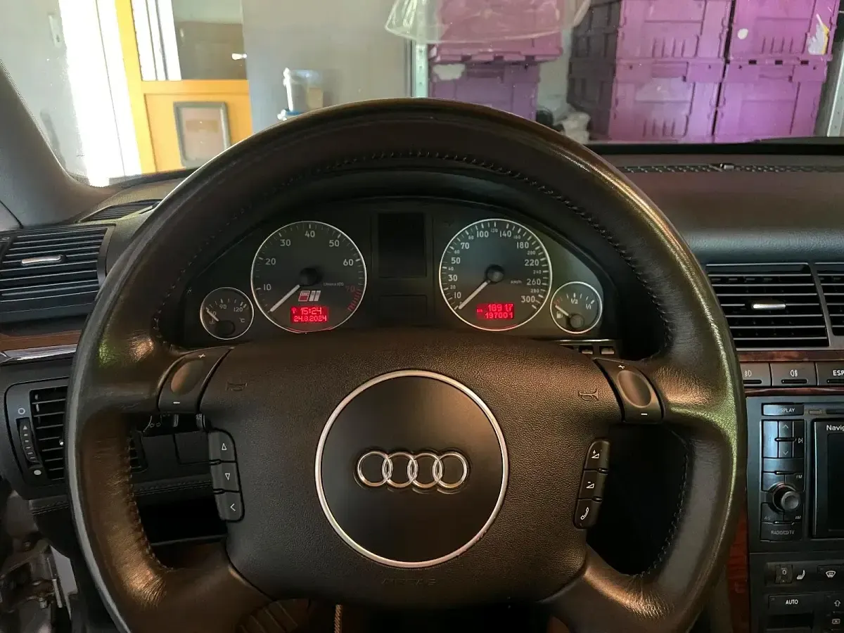 Occasion Audi A8 260 ch (191 kW) 2001 Argent Berline