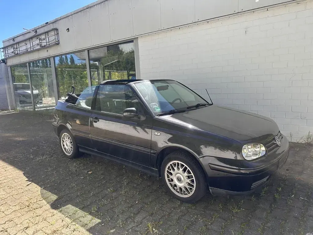 Używany VW Golf Trendline 116 KM (85 kW) 2001 Czarny Kabriolet