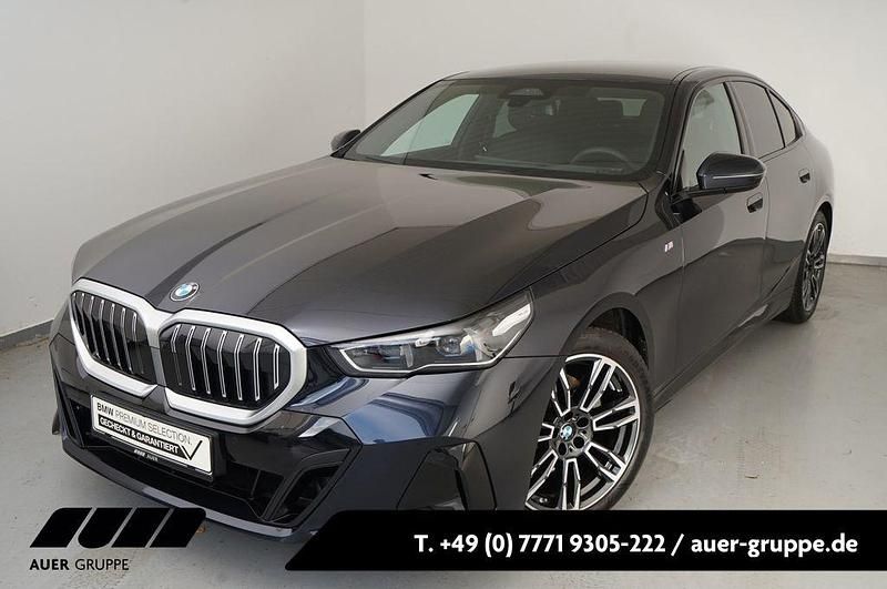 Schwarz Gebraucht 2024 BMW 520 M Sport Limousine | 52.900 € (Fairer Preis) - Bild 1/4