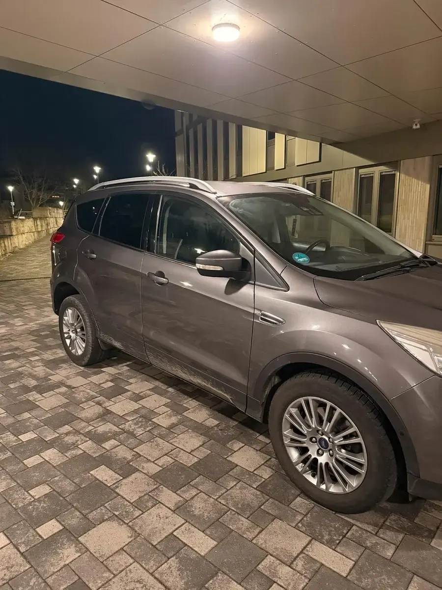 Gebraucht Ford Kuga Titanium 140 PS (102 kW) 2014 Silber SUV