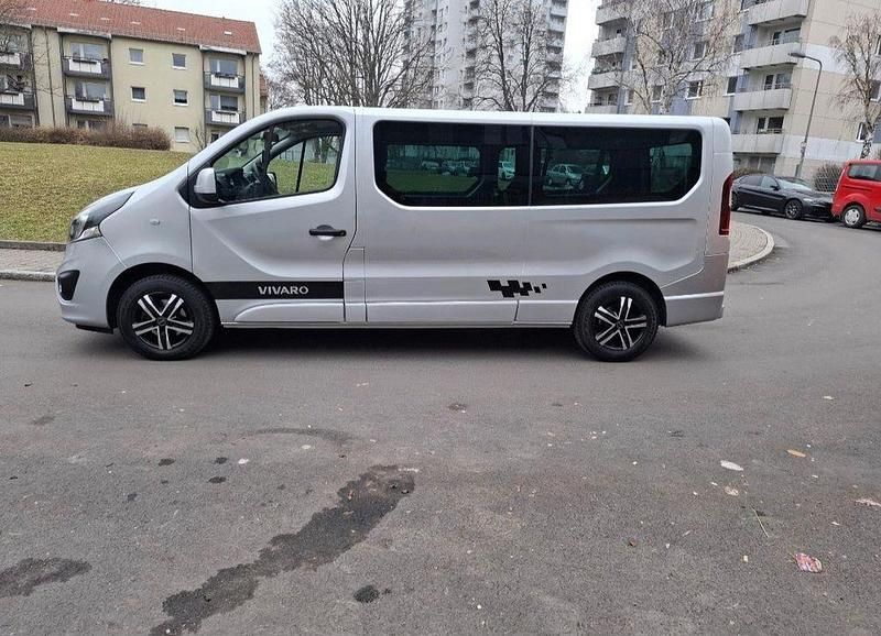 Silber Gebraucht 2017 Opel Vivaro Van / Kleinbus | 16.999 € (Fairer Preis) - Bild 1/4