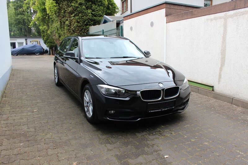Schwarz Gebraucht 2016 BMW 318 Kombi | 10.999 € (Superpreis) - Bild 1/4