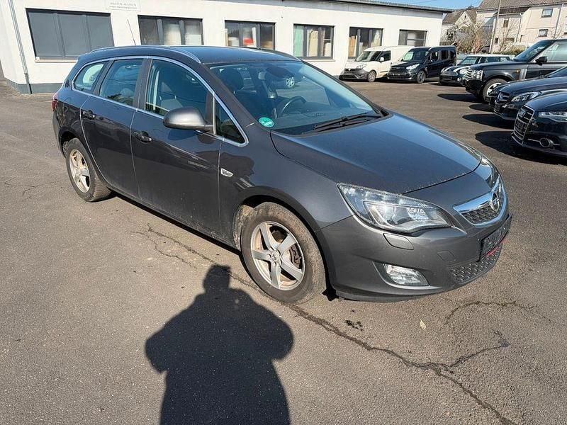 Gebraucht Opel Astra Sport 140 PS (102 kW) 2012 Karbongrau/technical grey Kombi