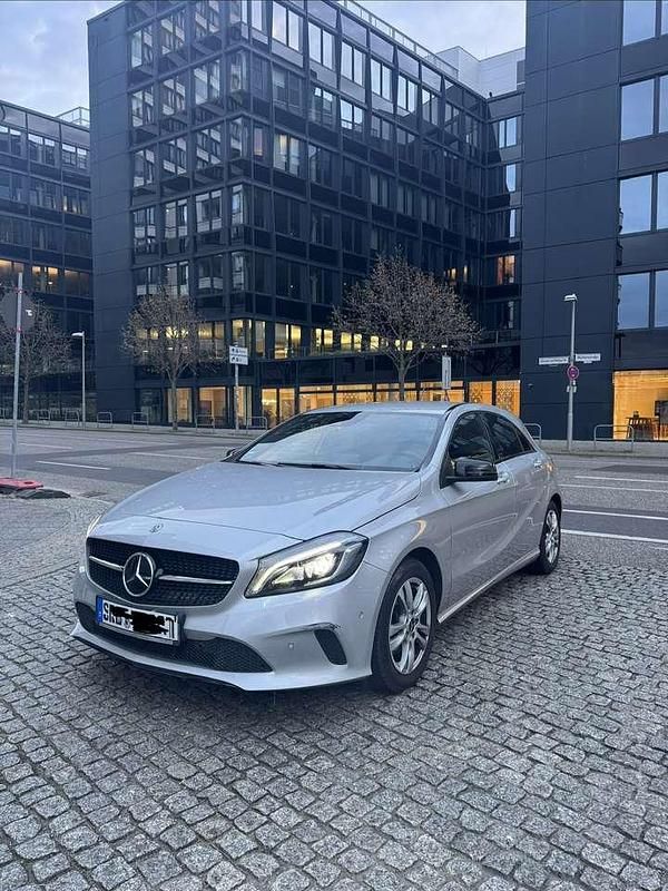 Gebraucht Mercedes A200 136 PS (100 kW) 2018 Silber Limousine