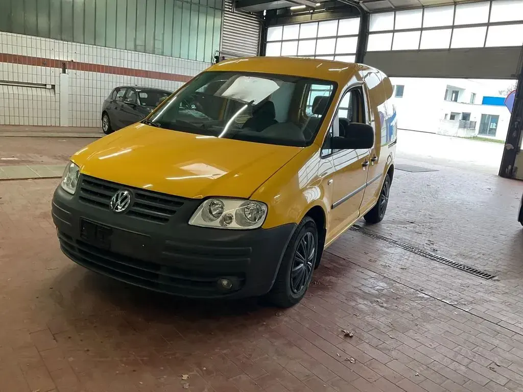 Używany VW Caddy 69 KM (50 kW) 2010 Żółty Minivan