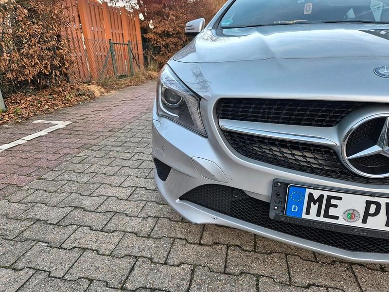 Gebraucht Mercedes CLA200 Shooting Brake 136 PS (100 kW) 2015 Silber Kombi