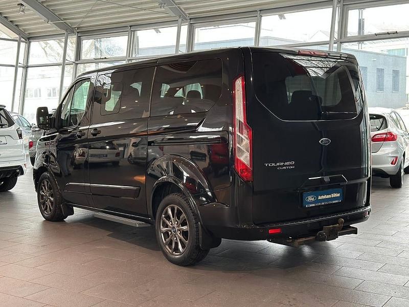 Gebraucht Ford Tourneo Titanium 185 PS (136 kW) 2019 Schwarz Van / Kleinbus