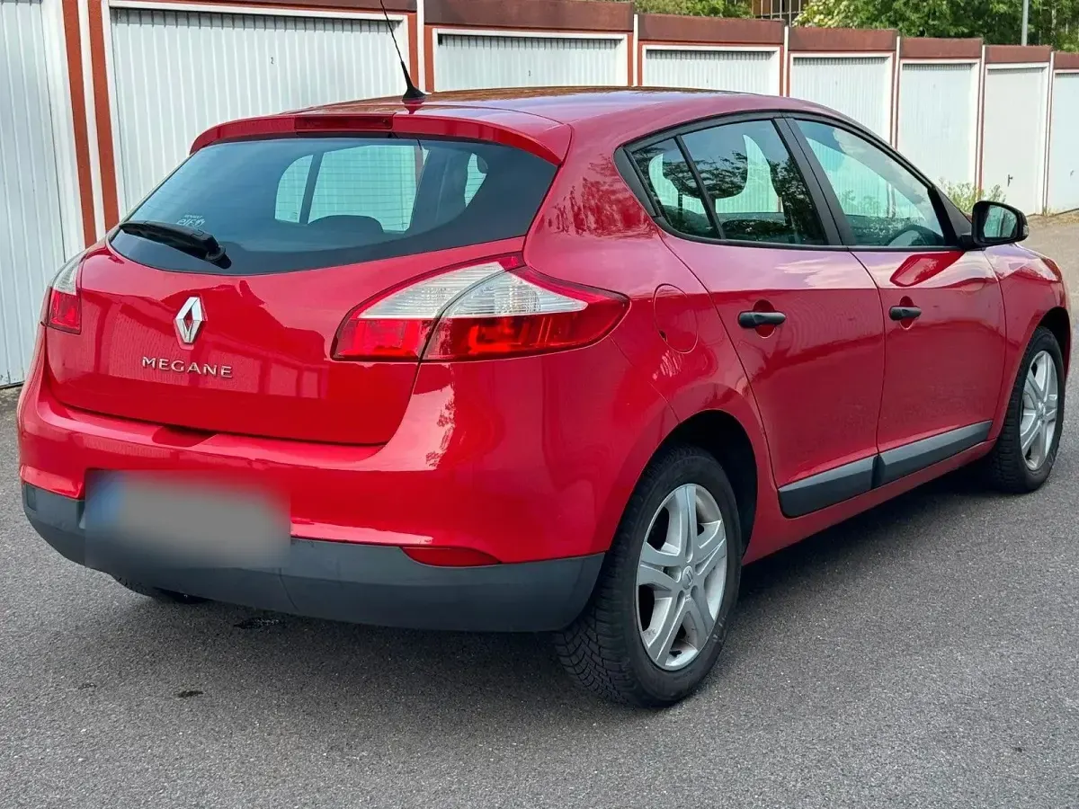 Gebraucht Renault Mégane Authentique 101 PS (74 kW) 2011 Rot Limousine