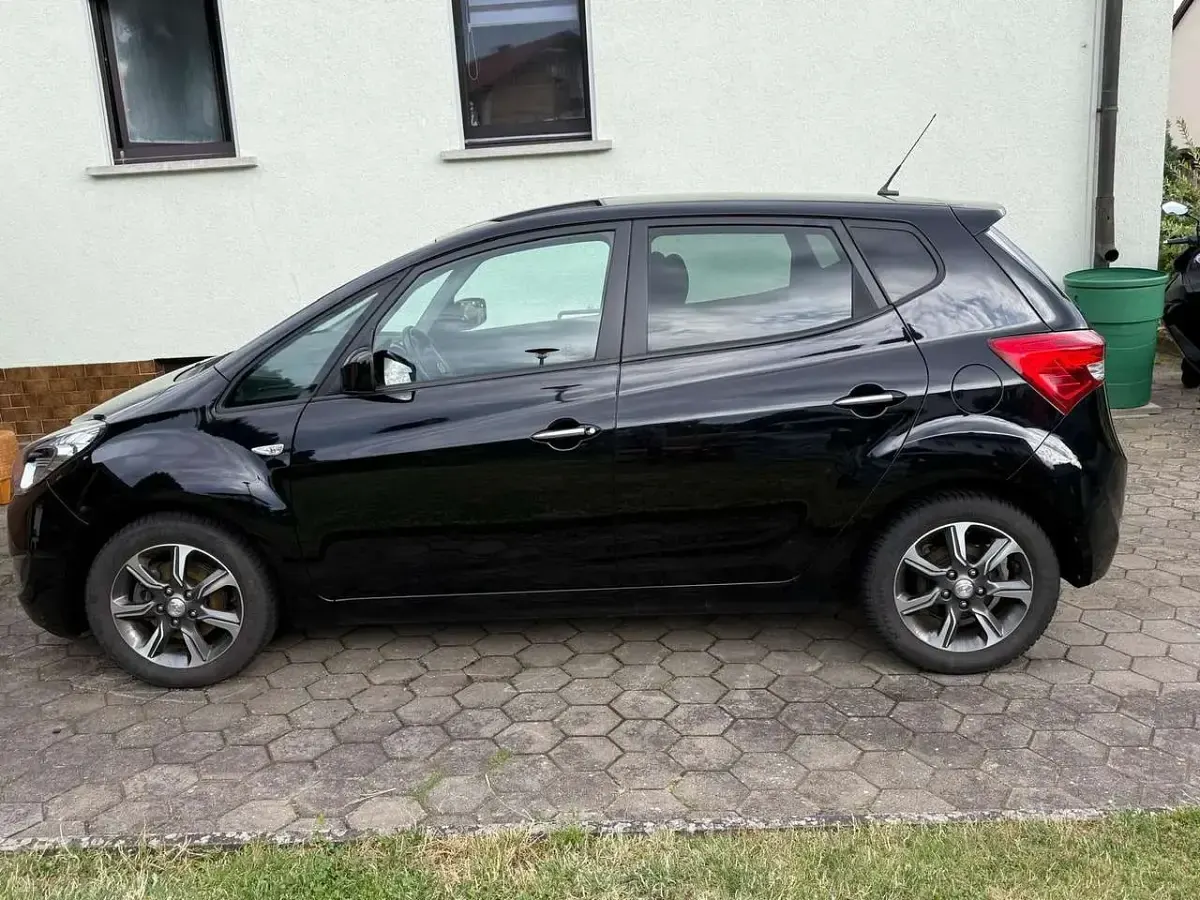 Gebraucht Hyundai i20 Space 90 PS (66 kW) 2018 Schwarz Limousine