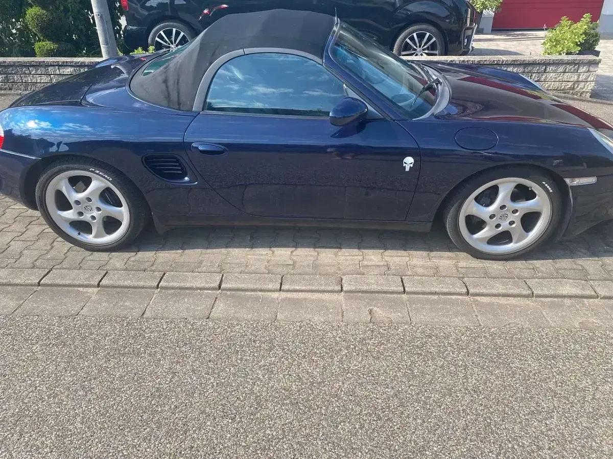 Second-hand Porsche Boxster 220 CP (161 kW) 2000 Albastru Cabrio