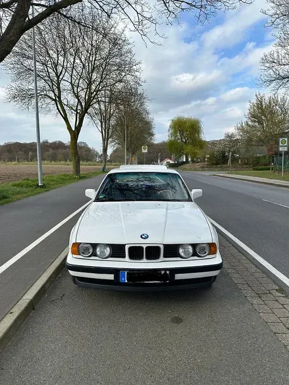 Używany BMW 520 150 KM (110 kW) 1990 Biały Sedan/Limuzyna