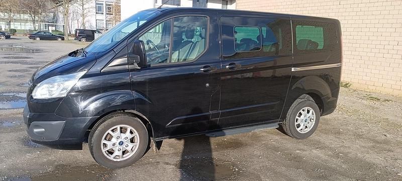 Second-hand Ford Transit Custom 155 CP (114 kW) 2013 Negru Monovolum