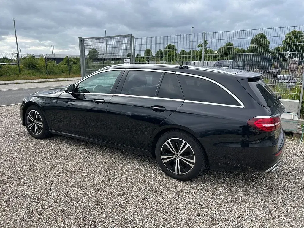 Gebraucht Mercedes E200 160 PS (117 kW) 2022 Schwarz Limousine