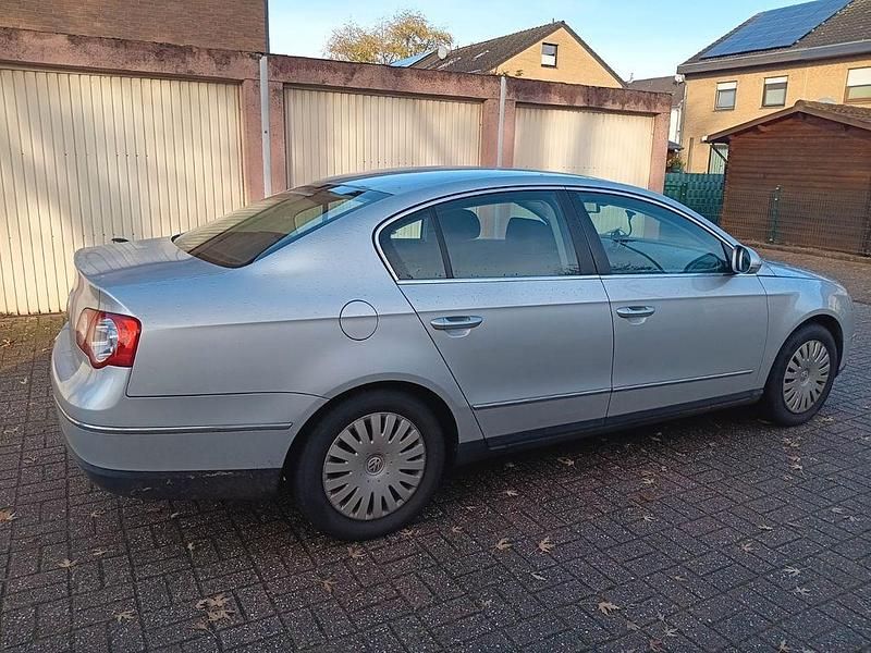 Gebraucht VW Passat Trendline 150 PS (110 kW) 2005 Silber Limousine