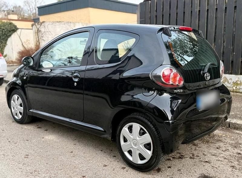 Gebraucht Toyota Aygo 68 PS (50 kW) 2009 Schwarz Kleinwagen