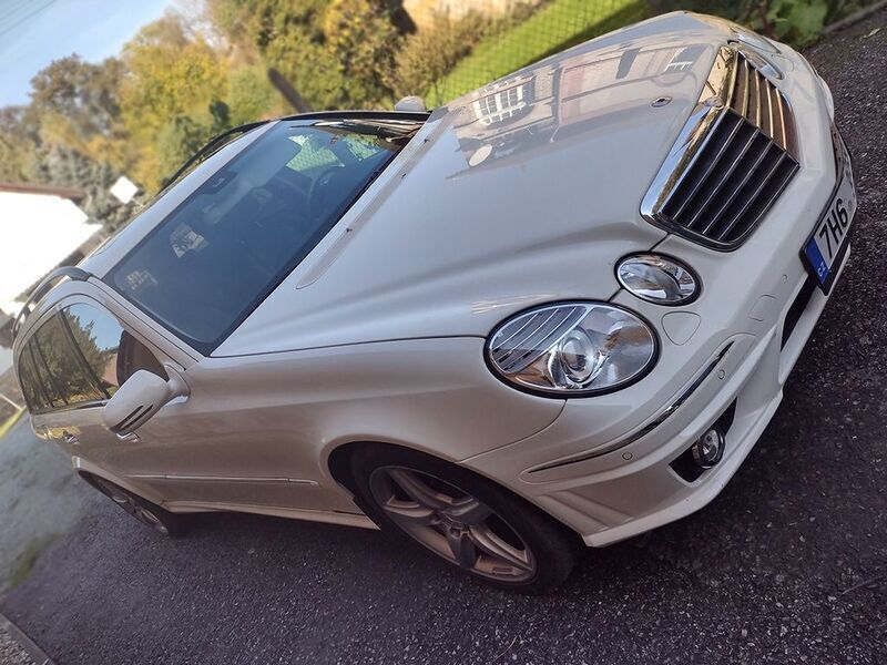 Weiß Gebraucht 2003 Mercedes E320 Avantgarde Limousine | 11.900 € - Bild 1/4