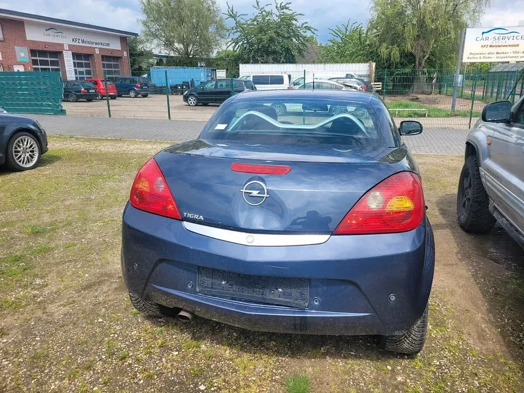 Używany Opel Tigra Edition 90 KM (66 kW) 2009 Niebieski Kabriolet