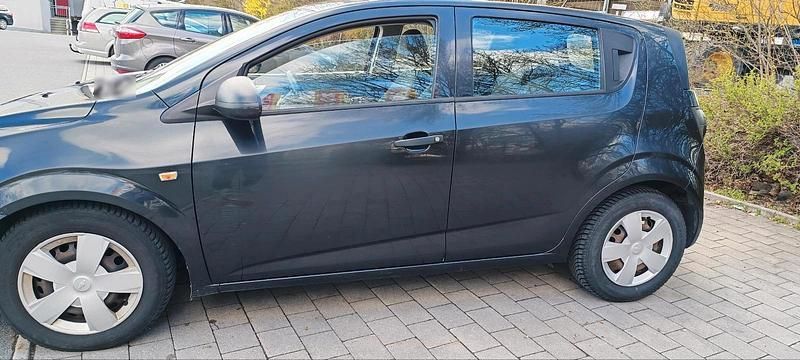 Gebraucht Chevrolet Aveo 69 PS (50 kW) 2013 Schwarz Kleinwagen