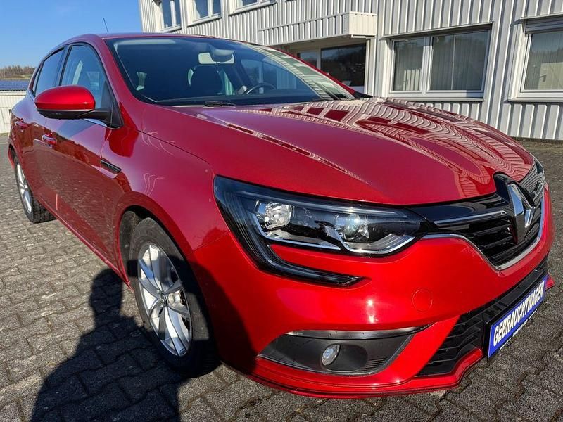 Gebraucht Renault Mégane IV Experience 101 PS (74 kW) 2016 Rot Limousine