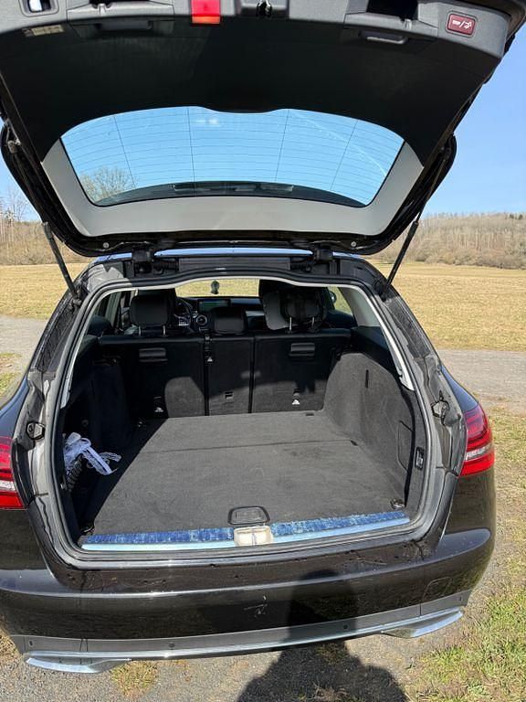 Gebraucht Mercedes C220 194 PS (142 kW) 2019 Schwarz Limousine