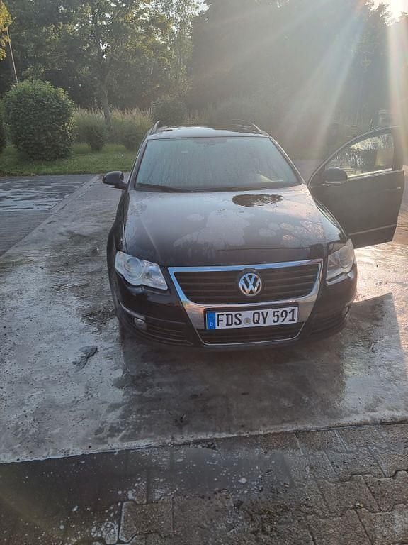 Schwarz Gebraucht 2008 VW Passat Comfortline Limousine | 600 € (Superpreis) - Bild 1/2