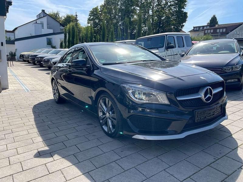 Schwarz Gebraucht 2016 Mercedes CLA220 Limousine | 21.900 € (Teuer) - Bild 1/4