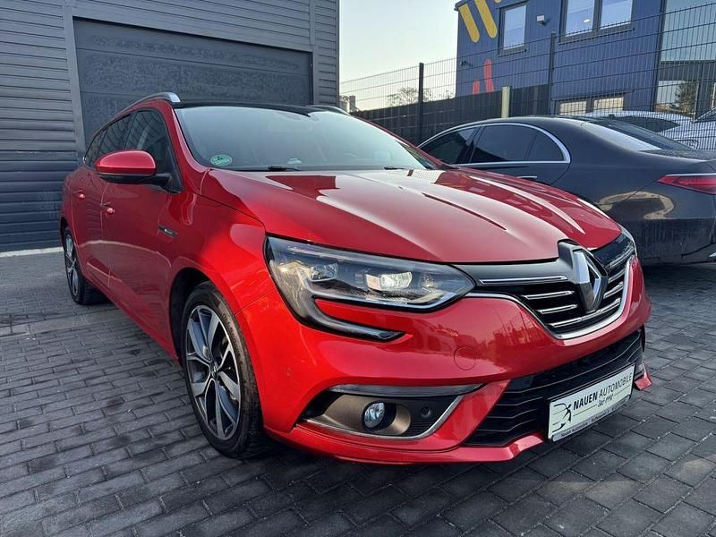 Gebraucht Renault Mégane GrandTour Bose Edition 131 PS (96 kW) 2018 Rot Kombi