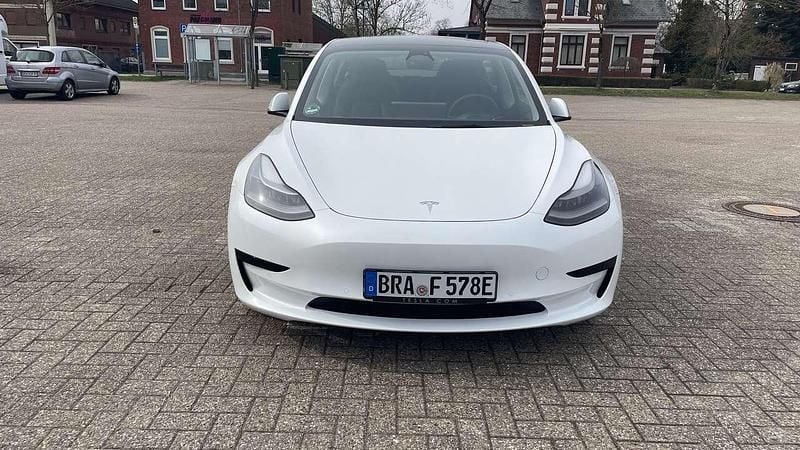 Gebraucht Tesla Model 3 Standard Range Plus 239 kW (325 PS) 2021 Weiß Limousine