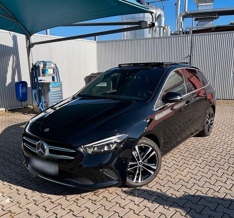 Gebraucht Mercedes 180 116 PS (85 kW) 2020 Schwarz Limousine
